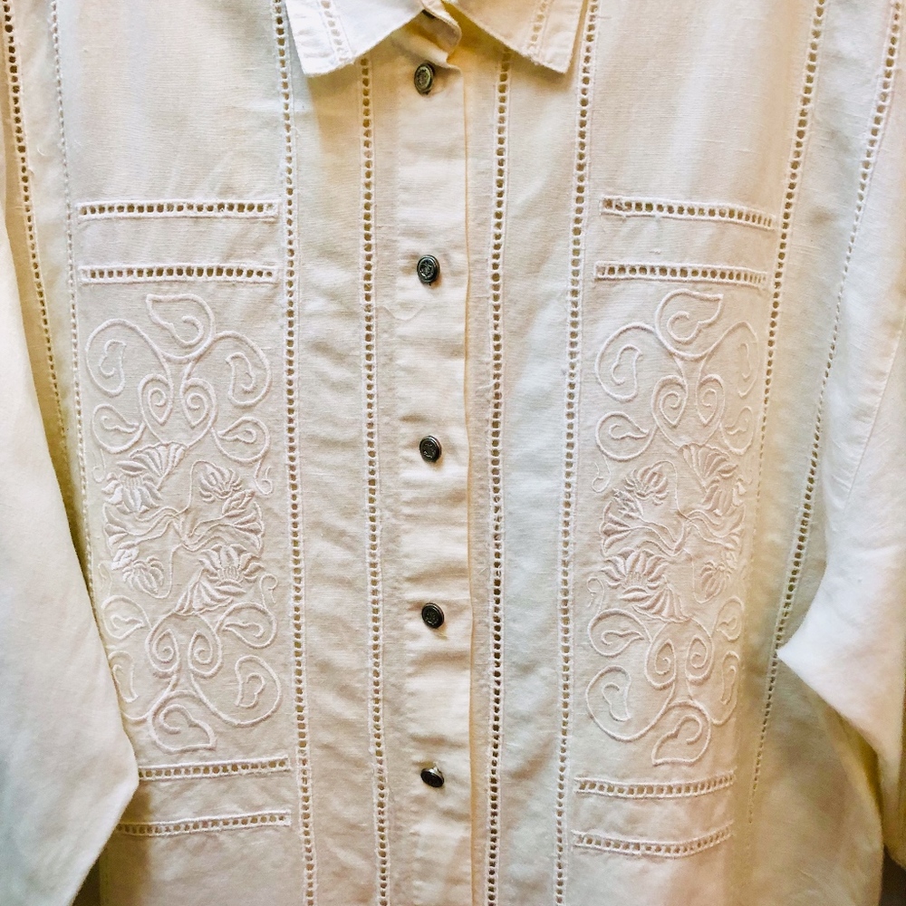 White Linen Blouse.  Embroidery Size Large